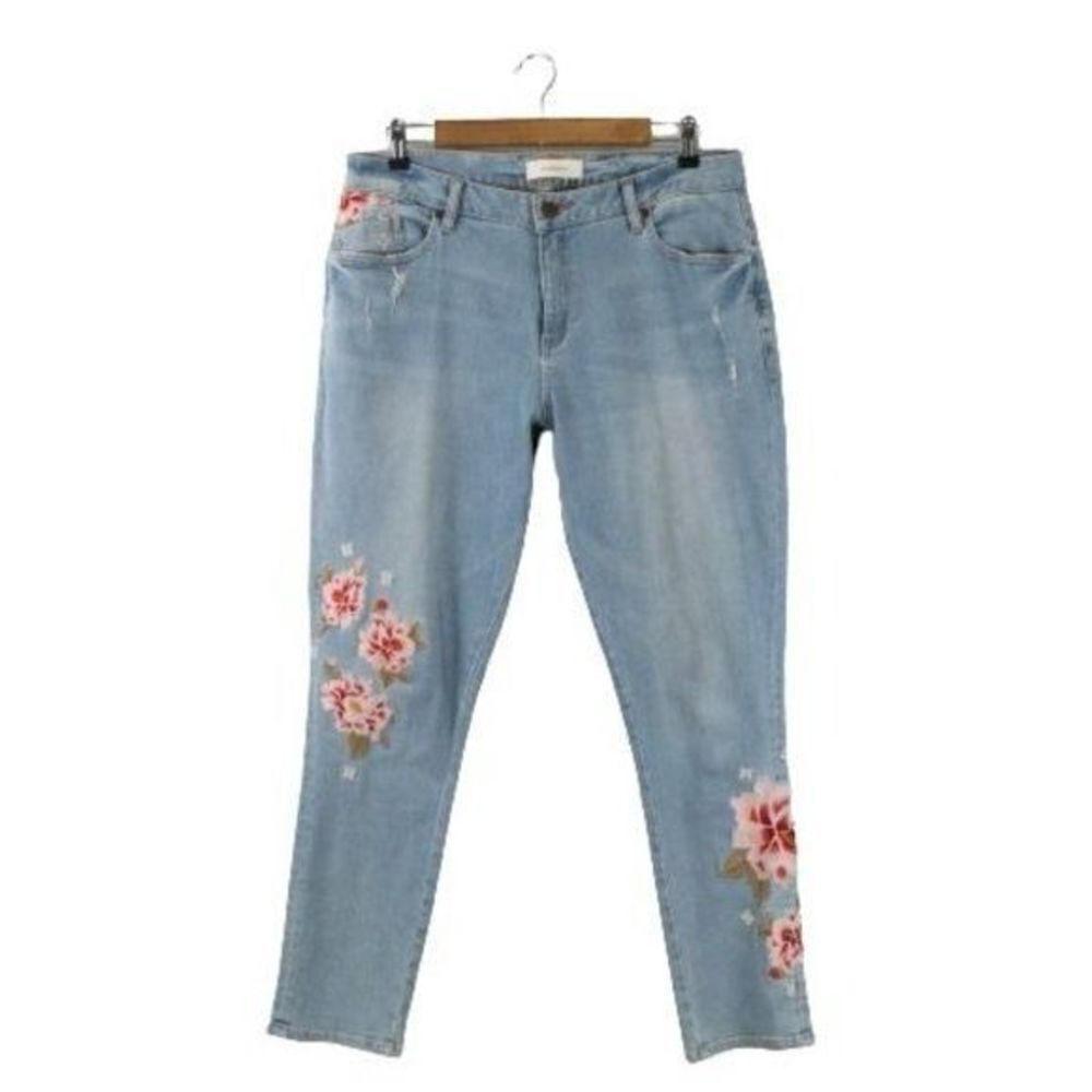 ✨Sundance Catalog Bohemian Primrose Fit Floral Embroidered Denim Jeans✨